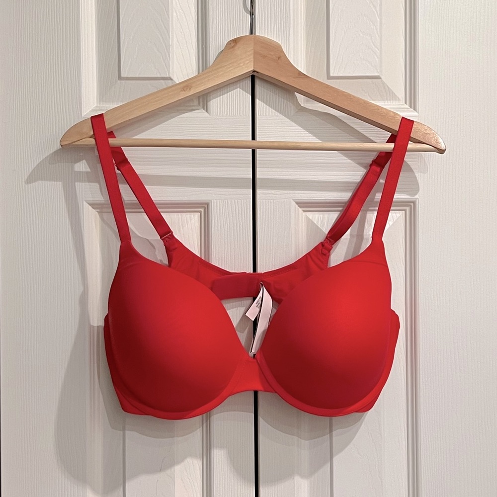 Victoria’s Secret T-shirt Push-up Bra - Red - 38D